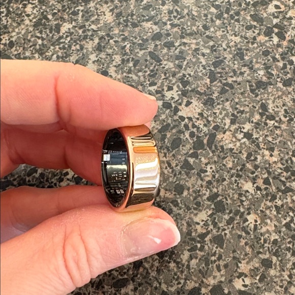 Gold Colmi Smart Ring with Charging Case - Picture 2 of 3